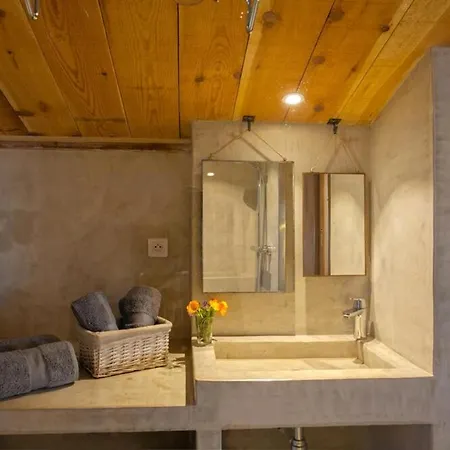 Proche Avec Piscine *