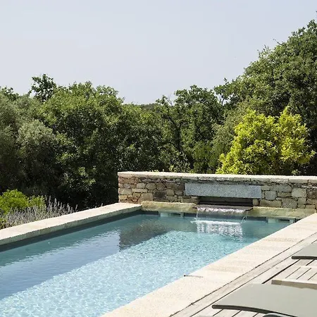 Proche Avec Piscine *