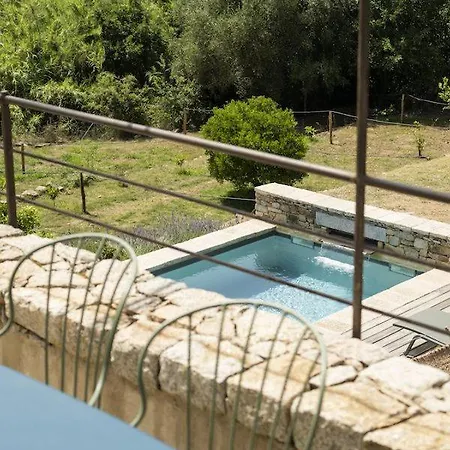 Proche Avec Piscine *